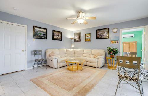 Walk to Eastern Point Beach Apt with Water View! - Foto 4