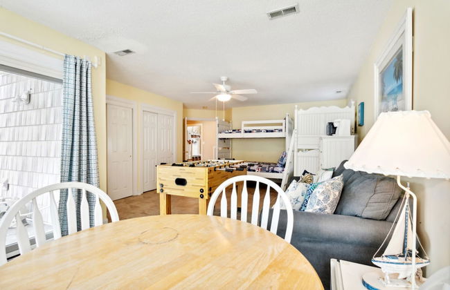 Coastal Escape w Pool Pool Table Walk to Beach - Foto 65