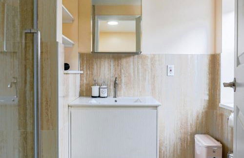 Spacious 3BR Oasis with Patio & Arcade Fun in Philly - Foto 28