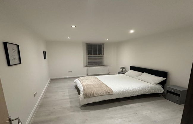 Immaculate 1-bed Apartment in Walton on the Naze - Photo 3