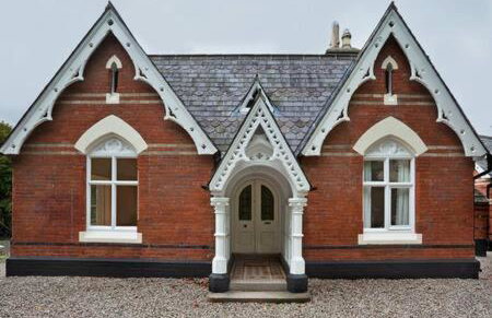 Garden Double Room with own door access and bathroom - Photo 3