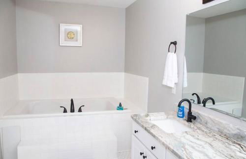 A-Near the Beach Bring a Boat w King Bed! - Foto 17