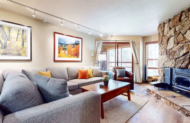 Inviting Mountain Retreat Steps From Ski Lifts! - Foto 17