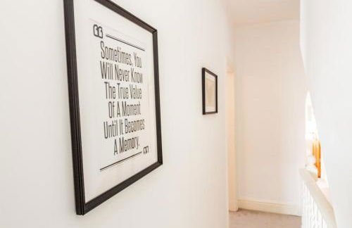 Charming Getaway - 3BR Home in the Heart of Chester - Photo 23