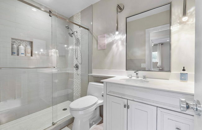 Coastal Retreat Stylish 4 BDR w/ Private Pool! - Foto 28