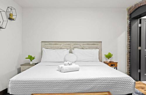 Unique Black Home in the Heart of Shelby Park - Foto 39