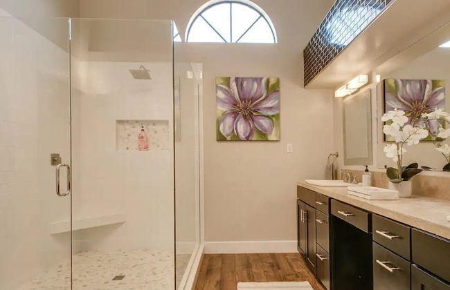 Spectacular Hilltop Home W/resort Like Backyard! - Foto 24