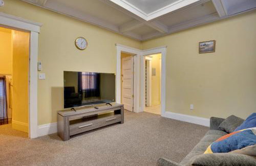 Easy City Commuting! Walkable Newark Duplex - Photo 1