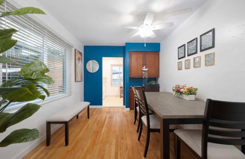 10 Min to the Beach Colorful Home Huge Yard - Foto 19