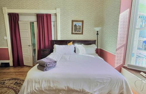 Gem Palace with Hot Tub Sauna - Photo 19