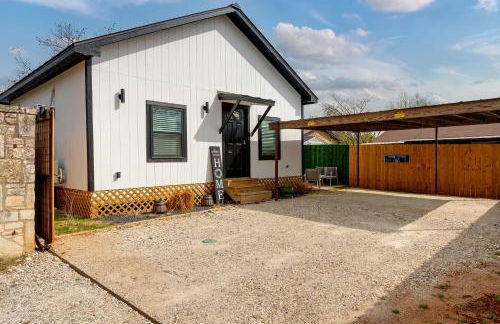 Hidden Cottage mins to Main St and sleeps 4 - Photo 5