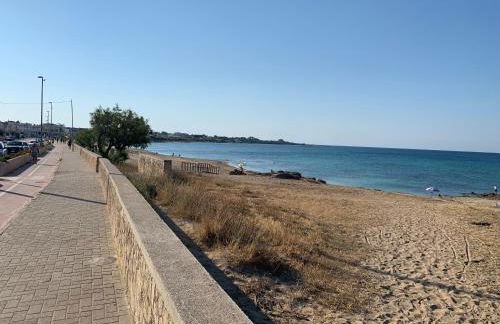 Salento Villa Cice, AC - WiFi - BBQ - attrezzatura da spiaggia - parcheggio privato sorvegliato, Due unità abitative indipendenti e giardino a due passi dal mare - Torre Ovo - Foto 71