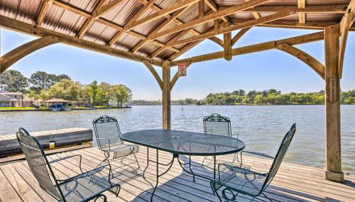 On-Site Lake Conroe Access - Updated Cabin Rental - Foto 2