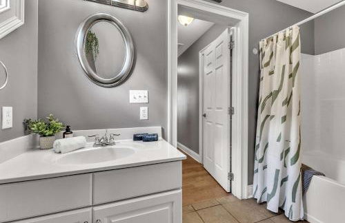 The Retreat at Wildwood - Hot Tub Theater & Deck - Foto 46