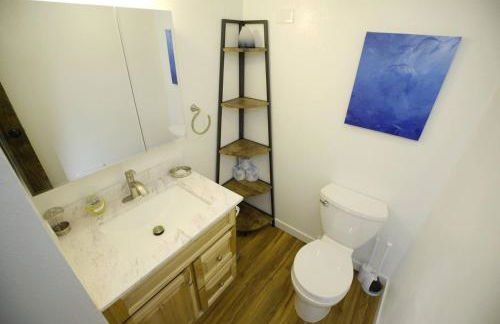 Free Tram Tickets! 3BR Valley Home wKing beds - Foto 16