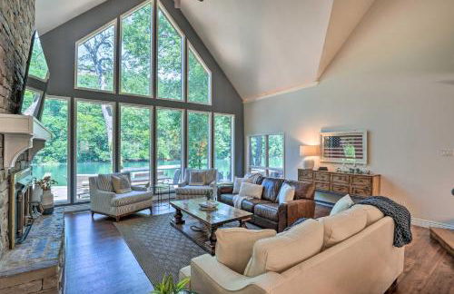 Spacious Lakefront Home with Private Dock! - Foto 4