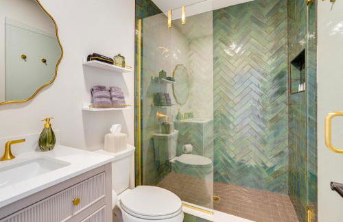 Mid-Century Lakeland Home with Game Room! - Foto 13