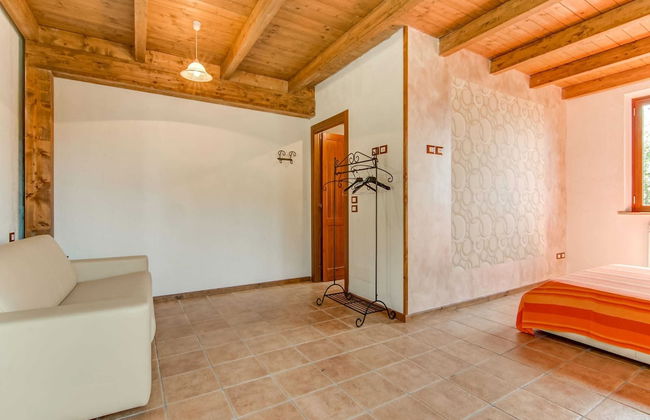 Belvilla by OYO Hillside Villa With Pool - Photo 8