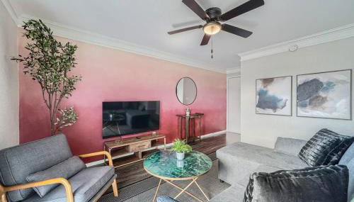 Your Modern 2B Getaway - W/D, Pool, Prkg - 10min to DTWN - Foto 1