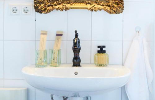 Little Wizard Apartment Hamburg - bis 4 Personen - 44 qm - Küche - Smart TV - kostenloser Parkplatz - Foto 13