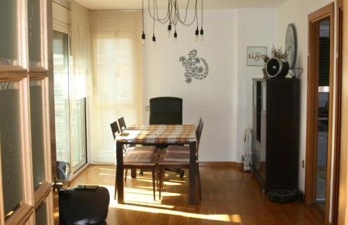 Alojamiento entero luminoso y bien ubicado en Terrassa Barcelona 3habitaciones 2baños - Photo 1