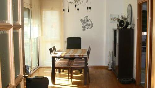 Alojamiento entero luminoso y bien ubicado en Terrassa Barcelona 3habitaciones 2baños - Photo 1