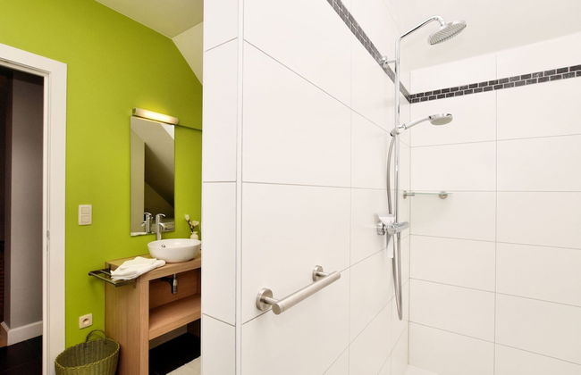 Luxurious Holiday Home in Courtil with Hot Tub - Photo 23