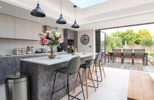 Homely 6 bed Cottage 30 mins to Heathrow, London, Legoland, Windsor Castle - Photo 3