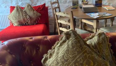 Ty Fferm Hen, Ancient Farmhouse, Coity Bach - Foto 3