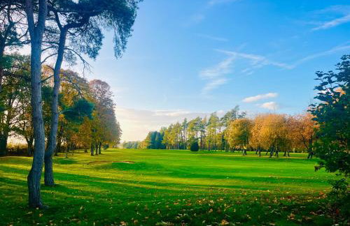 Charming Cotswold Cottage on Church Green, Witney - Photo 22