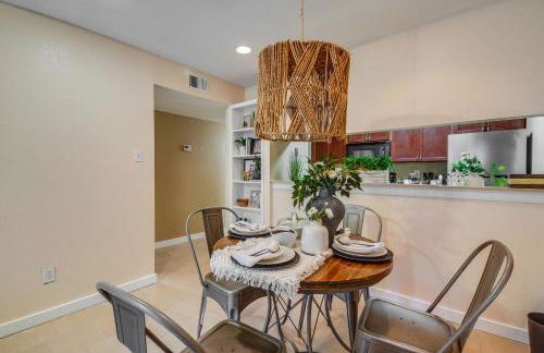 College Station Gem with Pool Access Near University - Foto 7