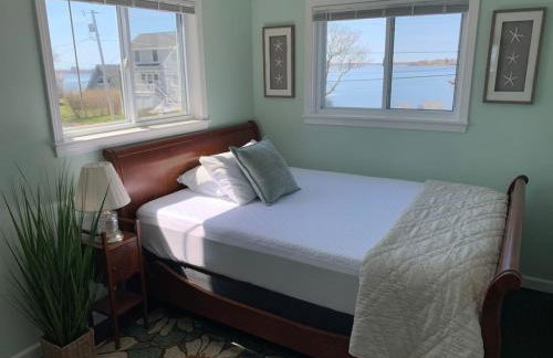 Waterfront Salt Pond House, water view and dock - Foto 13