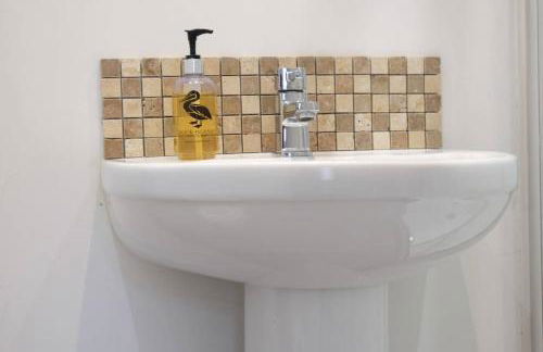 Spacious two bedroom, two bathroom Beach Nest with garden - Foto 27