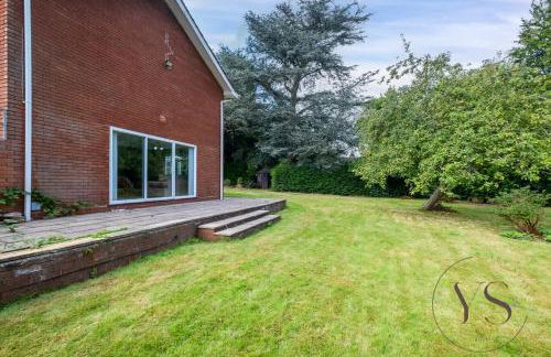 Spacious 6BR Villa in 32 Le More Birmingham with 7 Beds and Free Onsite Parking - Foto 56