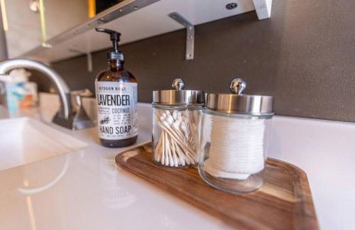 Chic Home with King Bed and Fire Pit - Foto 16