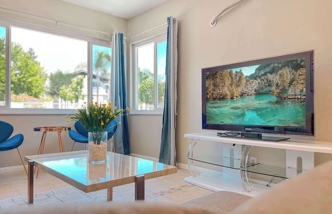 Modern Retreat With Spacious Yard & Cozy Interiors - Photo 23