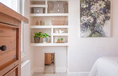 Stunning Townhouse with Large Garden - Sleeps 8! - Photo 44