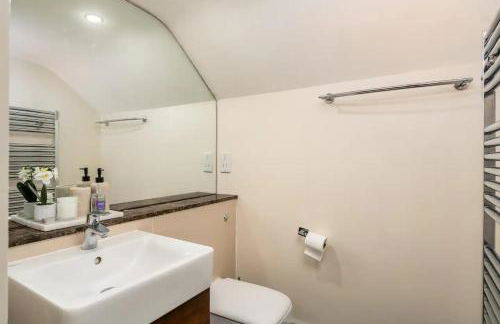 Pass the Keys Stylish Central St Albans Flat with Free Parking - Photo 8