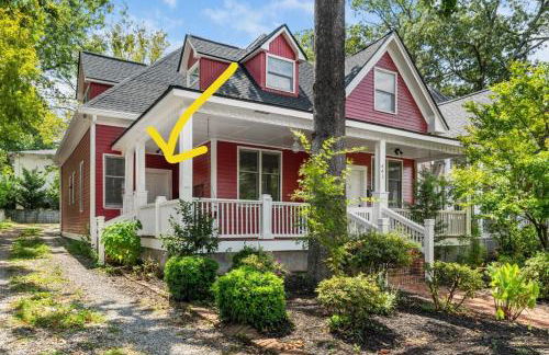 Walkable Grant Park 1920s Home with King Bed - Photo 14