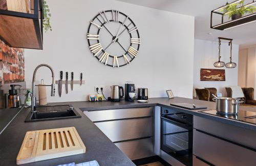 BETTER l industriaI apartment l Heimkino - Foto 22