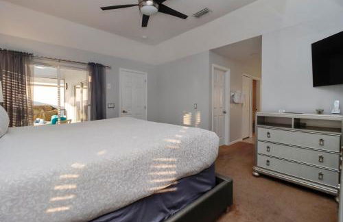 Sunny South Facing Pool with Hot Tub and Lake View Near Disney - Foto 49