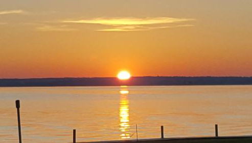 Lake Vibes with Champagne Views - Photo 2