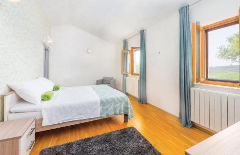 Lovely Home In Susnjevica With Kitchen - Photo 21