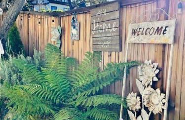 Gorgeous 3-bdrm home, walk to town and beach - Photo 32