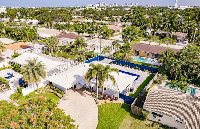 Modern Spacious Home With Pool Jacuzzi - Photo 43