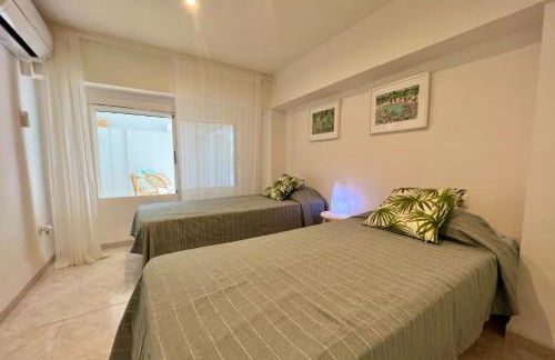 Preciosa Villa rodeada de pinos con vistas al mar - ServHouse - Photo 22