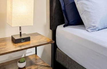 Stunning Lake Views | DART Train | Gym & Pool - Foto 19