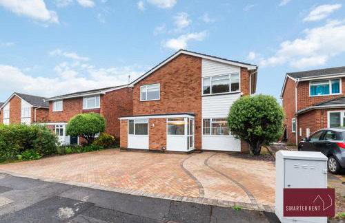 Guildford - 4 Bedroom House - Private Parking - Photo 1