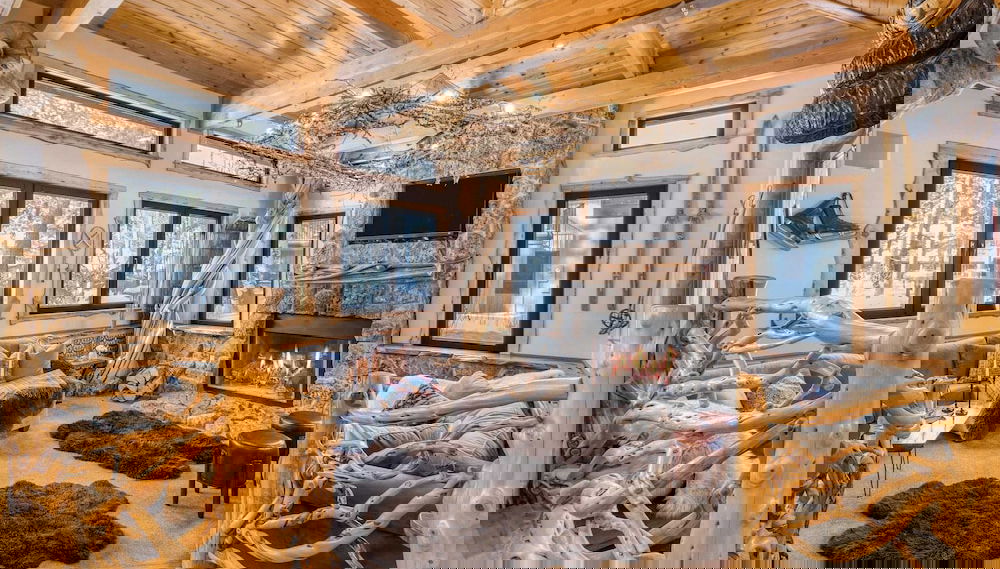 Base Camp by Avantstay Magical Cabin w/ Sauna, Hot Tub & Close to Snow & Golf - Foto 1, Imagen principal