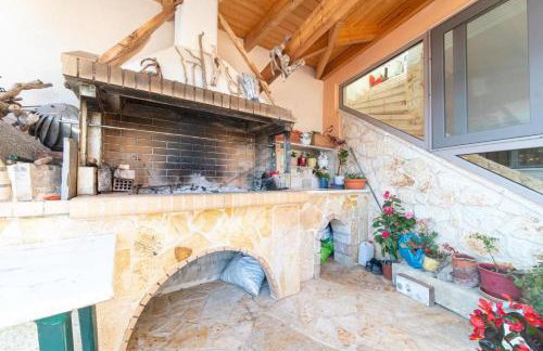 Kalemi House, Spacious 2BR Home with Garden near Ipsos and Dassia - Foto 17